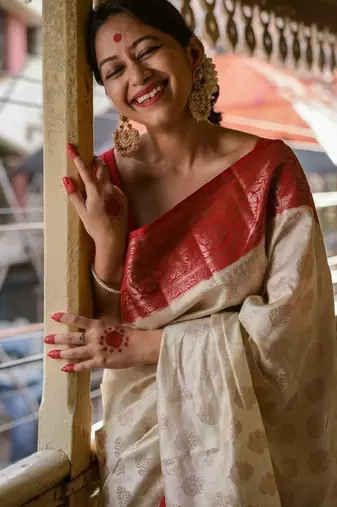 white zari woven silk blend kanjeevaram saree