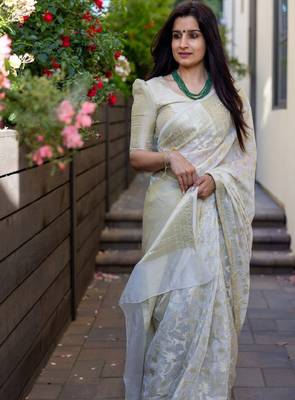 Woven design floral zari kanjeevaram saree 1