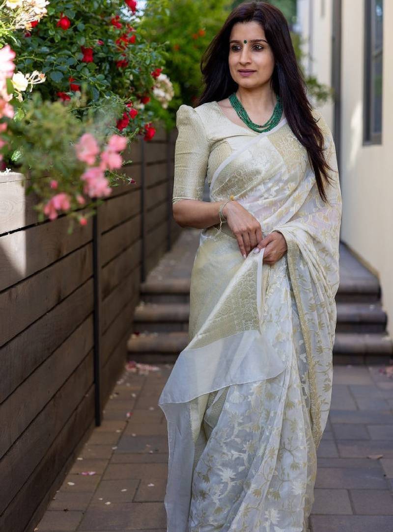 Woven design floral zari kanjeevaram saree