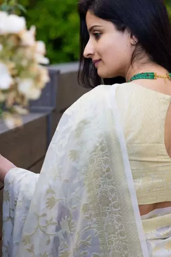 Woven design floral zari kanjeevaram saree