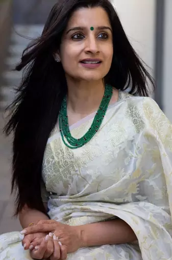 Woven design floral zari kanjeevaram saree