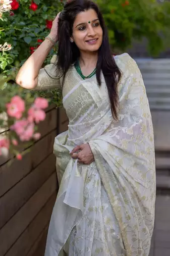 Woven design floral zari kanjeevaram saree