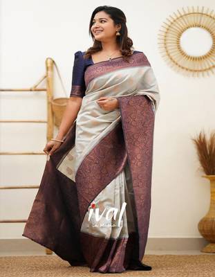 Ethnic motifs zari woven kanjeevaram saree 4
