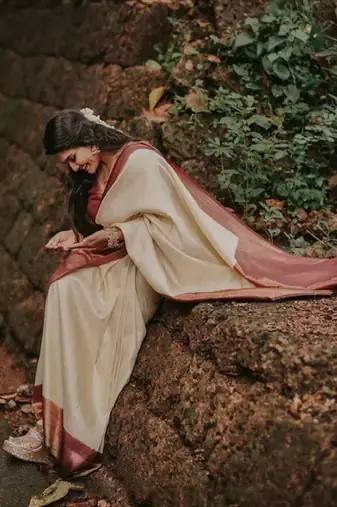 Woven design zari kanjeevaram saree