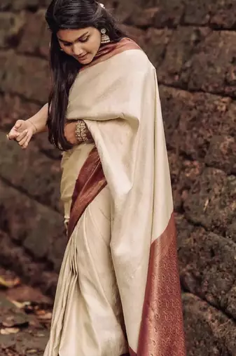 Woven design zari kanjeevaram saree