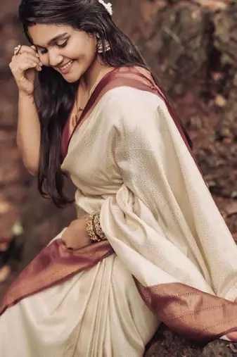 Woven design zari kanjeevaram saree