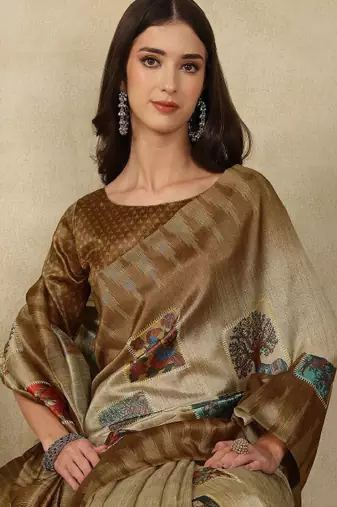 Women ethnic motifs  kasavu saree