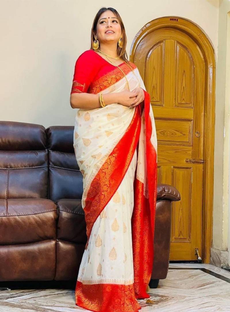 Ethnic motifs woven design zari kanjeevaram saree