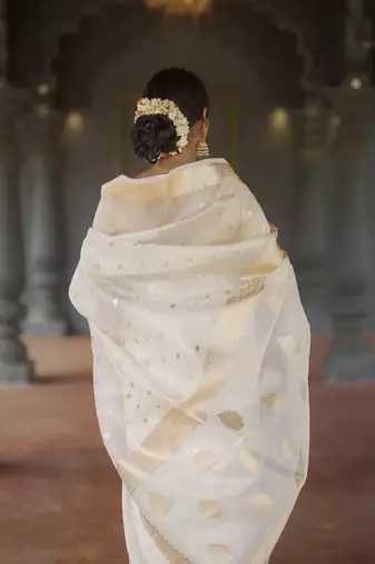 white woven zari kasavu saree