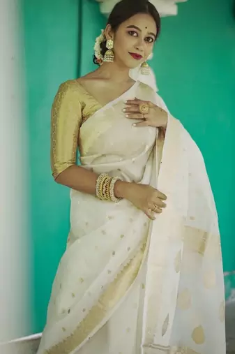 white woven zari kasavu saree
