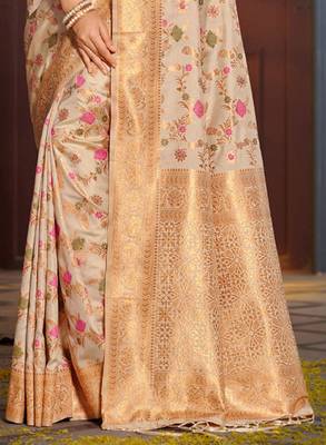 Cream coloured & pink floral zari silk banarasi saree 3