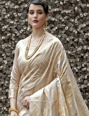 Cream-coloured & gold-toned floral woven design zari banarasi saree 2