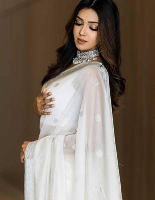 Woven design zari banarasi saree 3