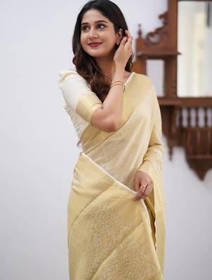 Woven design floral zari banarasi saree 3