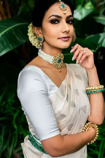 Ethnic motifs zari silk blend kanjeevaram saree