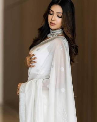Woven design zari banarasi saree 3