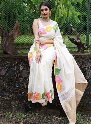 Ethnic motifs woven designed zari banarasi silk saree 2