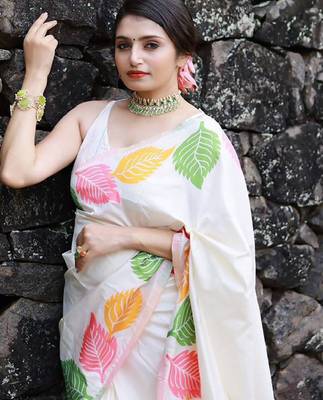 Ethnic motifs woven designed zari banarasi silk saree 3