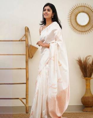 Floral woven design zari designer banarasi saree 2