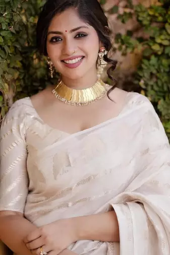 white saree with kanjeevaram woven zari pattern