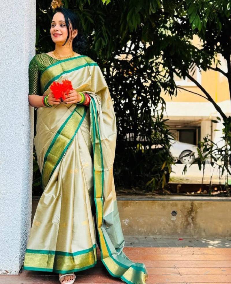 Woven design zari kanjeevaram saree