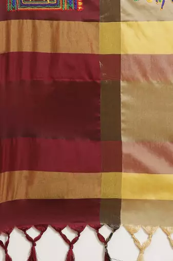 Women beige & maroon embellished kutchi embroidered silk cotton saree