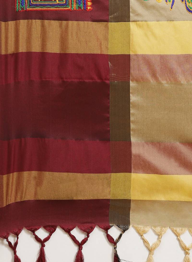 Women beige & maroon embellished kutchi embroidered silk cotton saree
