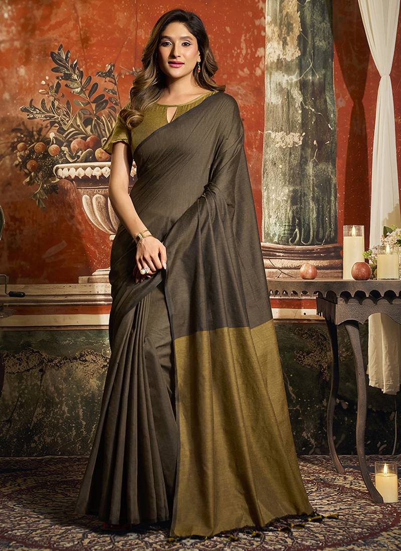 Coffee brown cotton blend saree with contrast pallu & unstiched blouse piece