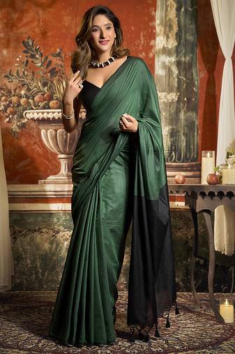 Dark green cotton blend saree with contrast pallu & unstiched blouse piece