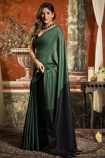 Dark green cotton blend saree with contrast pallu & unstiched blouse piece
