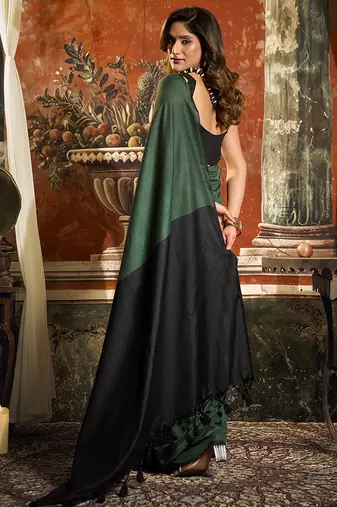 Dark green cotton blend saree with contrast pallu & unstiched blouse piece