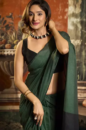 Dark green cotton blend saree with contrast pallu & unstiched blouse piece