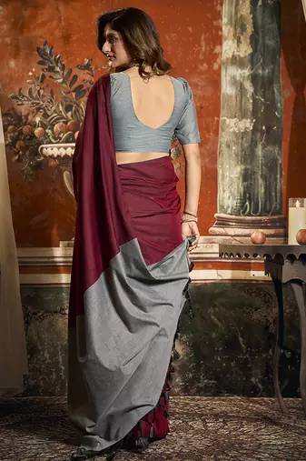 Maroon cotton blend saree with contrast pallu & unstiched blouse piece