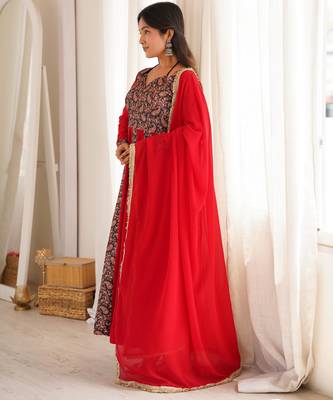 Red embroidered blooming georgette anarkali gown set 3