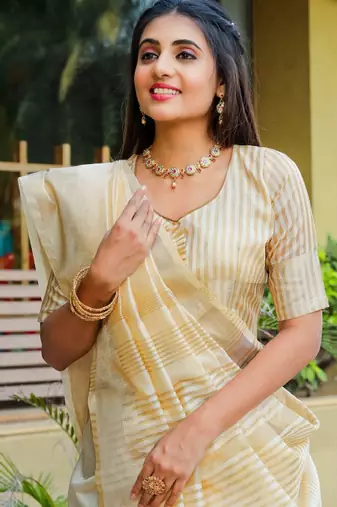 Cream-coloured zari detailed silk cotton saree