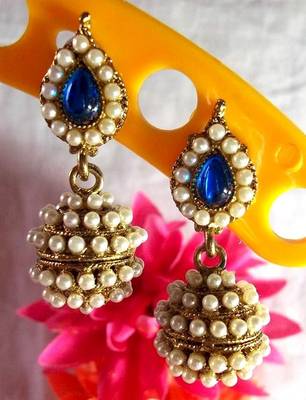 Dark blue leaf pearl jhumki earring 1