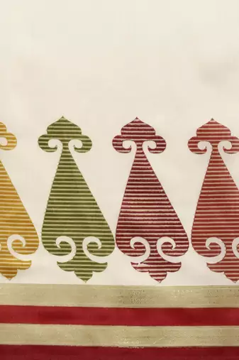 off white maroon kasavu saree with solid design