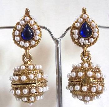 Dark blue leaf pearl jhumki earring 2