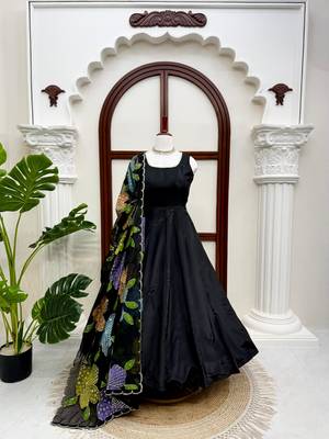 Black natural crepe anarkali suit set with printed tabby silkblend dupatta 2