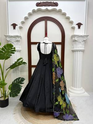 Black natural crepe anarkali suit set with printed tabby silkblend dupatta 3
