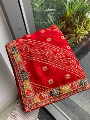 Pink soft georgette digital print saree with embroidered border & banglory silkblend blouse 3