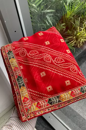 Pink soft georgette digital print saree with embroidered border & banglory silkblend blouse