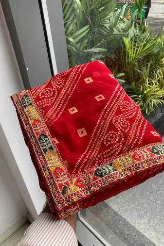 Red soft georgette digital print saree with embroidered border & banglory silkblend blouse