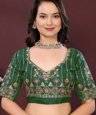 Green soft georgette digital print saree with embroidered border & banglory silkblend blouse 3