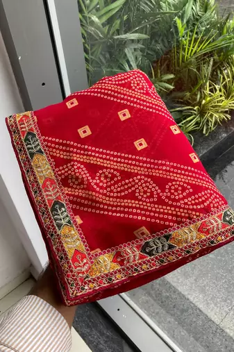 Maroon soft georgette digital print saree with embroidered border & banglory silkblend blouse
