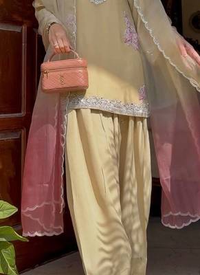 Cream heavy rayon kurta farshi palazzo set with shaded tabby silk blend dupatta 2