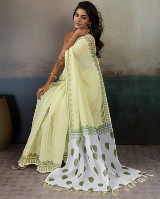 Printed floral ethnic motifs linen digital saree with blouse piece 5