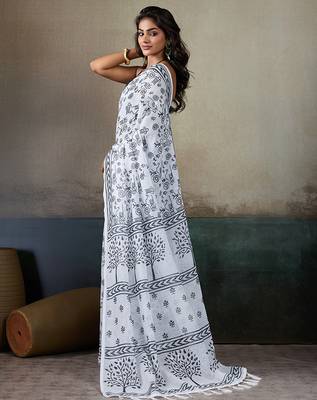 Printed floral ethnic motifs linen digital saree with blouse piece 2
