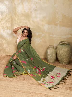 Printed floral ethnic motifs linen digital saree with blouse piece 4