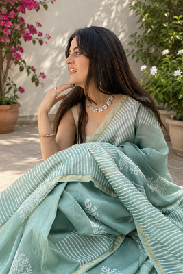 Printed floral ethnic motifs linen digital saree with blouse piece 5